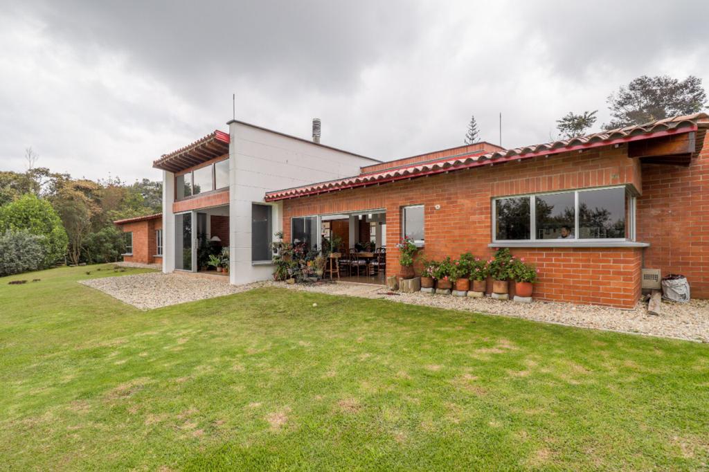 Beautiful Home Near Columbus School For Children in Popular Area of Envigado Perfect For Families