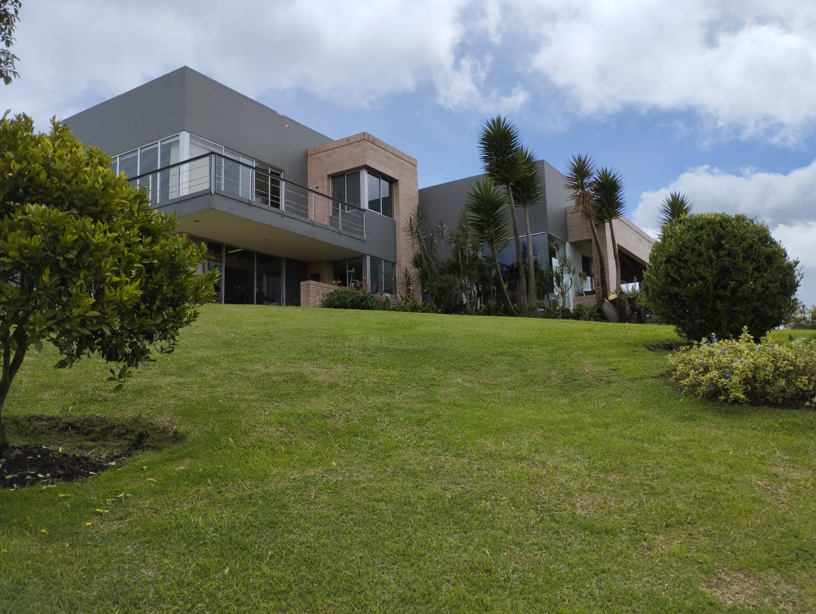 Well-Constructed Envigado 5BR Home With Beautifully Manicured 1.78 Acres, High Ceilings, and 20 Min. to International Airport Well-Constructed Envigado 5BR Home With Beautifully Manicured 1.78 Acres, High Ceilings, and 20 Min. to International Airport