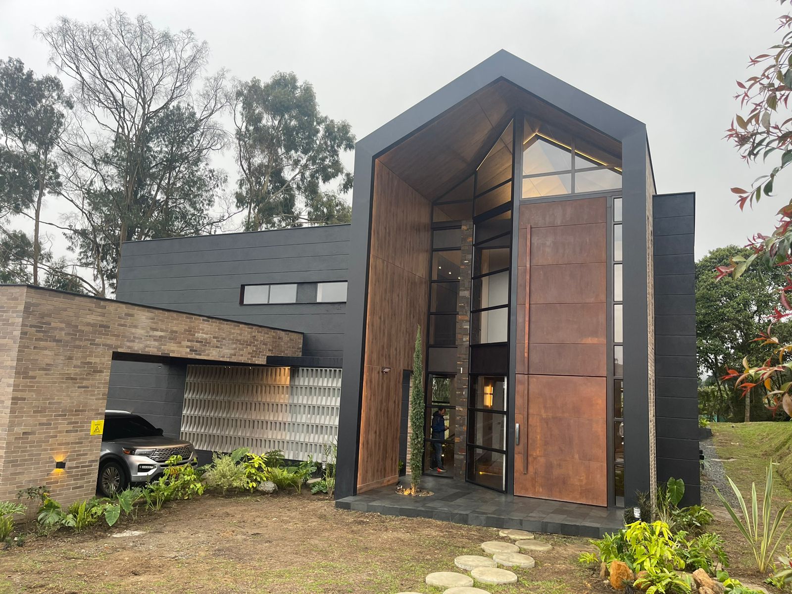 New, Two Level Gated Envigado Home With High Ceilings, Modern Design, Interior Stonework & Gardens, Island Kitchen & High-End Appliances New, Two Level Gated Envigado Home With High Ceilings, Modern Design, Interior Stonework & Gardens, Island Kitchen & High-End Appliances