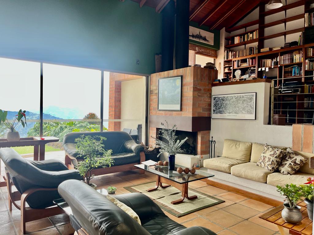 3 BR Gated Community Home in Alto de Las Palmas With Stunning Valley Views, Tropical Flora, and High Ceilings