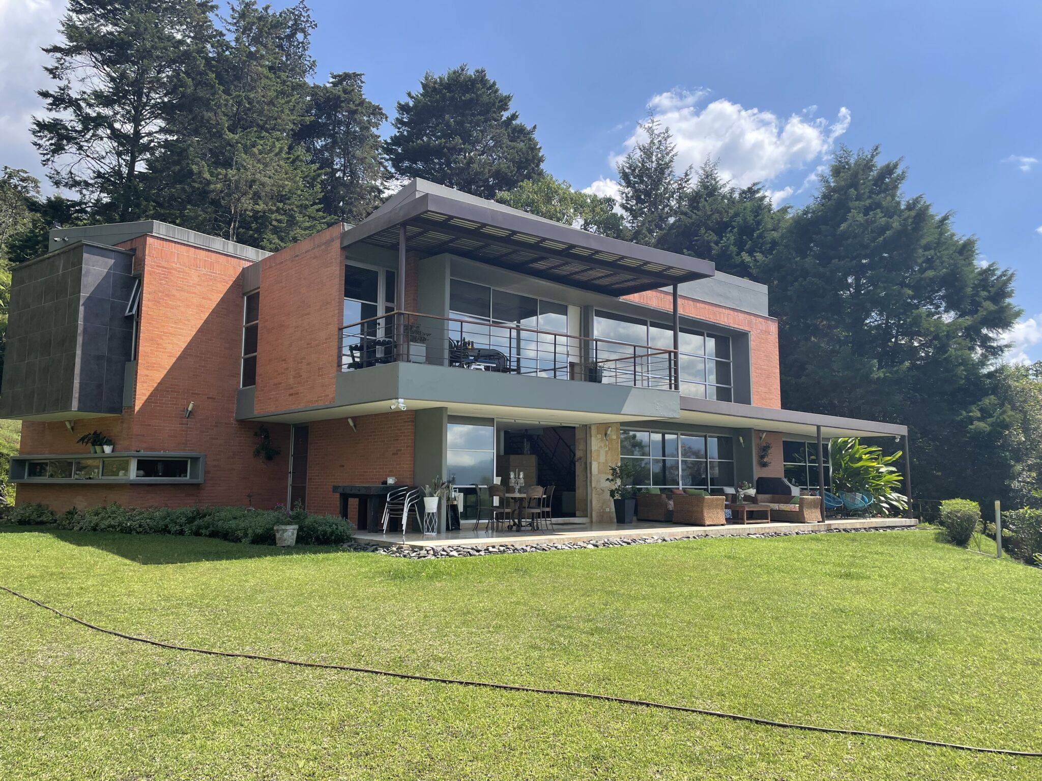 Two-Level Gated Community Home In Los Balsos (El Poblado) With Impressive Valley Views, Patio, and Second Floor Balcony Space Two-Level Gated Community Home In Los Balsos (El Poblado) With Impressive Valley Views, Patio, and Second Floor Balcony Space