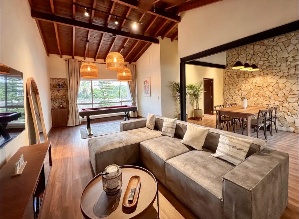4BR Short Term Rental Apartment Just Steps From Provenza and Parque Lleras