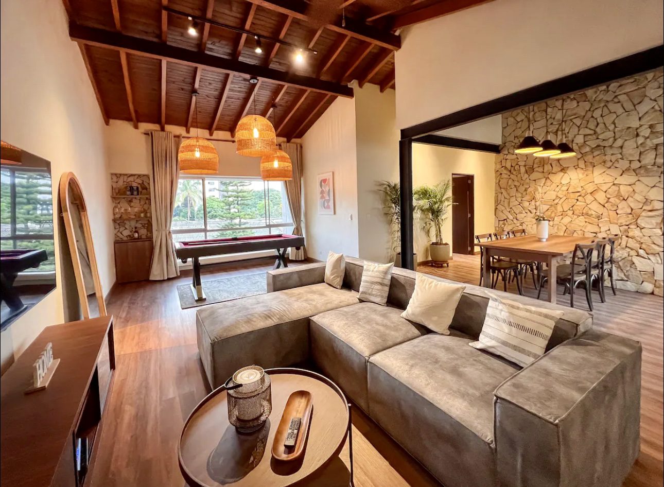 4BR Short Term Rental Apartment Just Steps From Provenza and Parque Lleras 4BR Short Term Rental Apartment Just Steps From Provenza and Parque Lleras