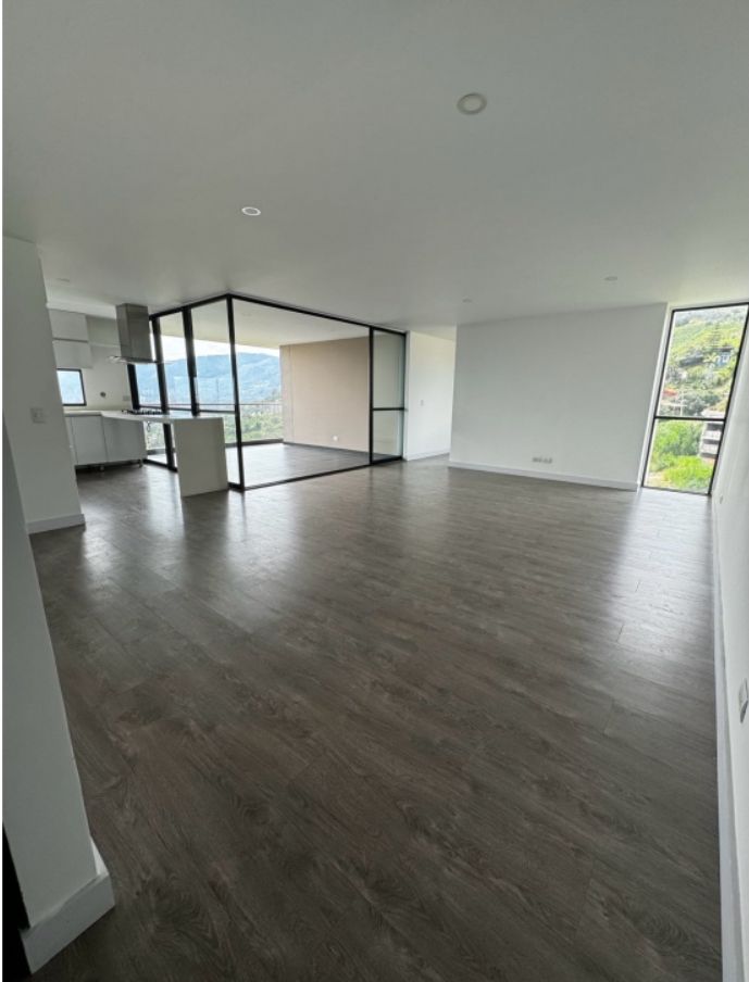 Fairly New High-Floor 3BR Sabaneta Apartment With Three Units Per Floor and Stunning Mountain Views Fairly New High-Floor 3BR Sabaneta Apartment With Three Units Per Floor and Stunning Mountain Views