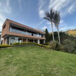 Two-Level Gated Community Home In Exclusive Sector of El Retiro With Additional 150m2 Caretaker’s House – Just 45 Minutes to El Poblado