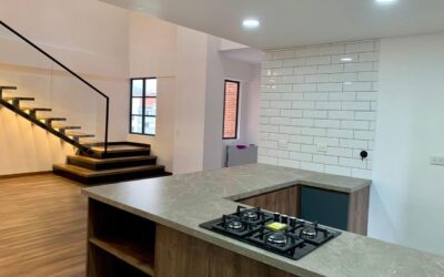 title Freshly Remodeled, Low Cost Per M2, Two-Level Laureles Penthouse Steps From the Segundo Parque Entertainment Zone