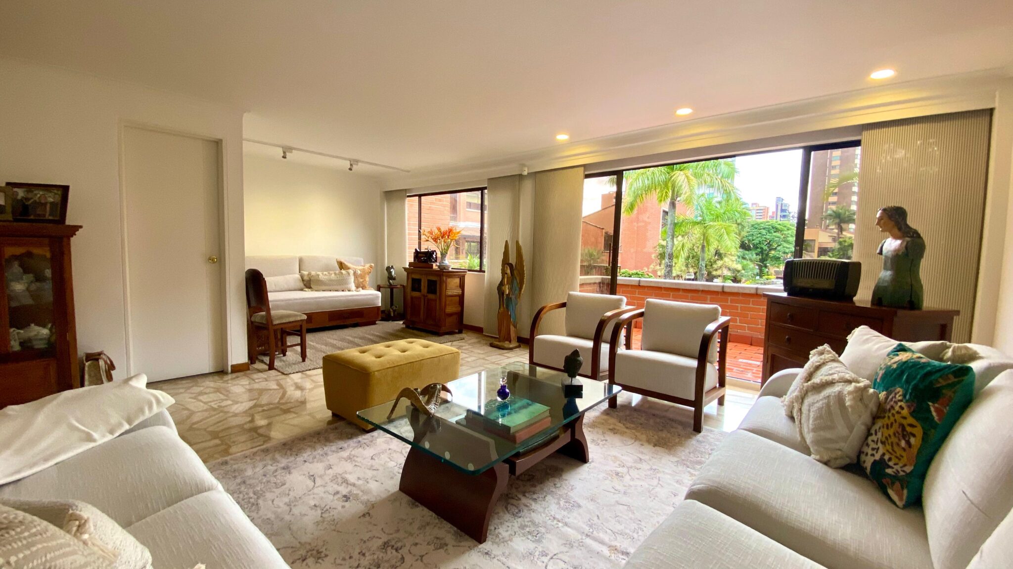 Three-Level, 3BR El Poblado Gated Community Home In Central, Residential Location Three-Level, 3BR El Poblado Gated Community Home In Central, Residential Location
