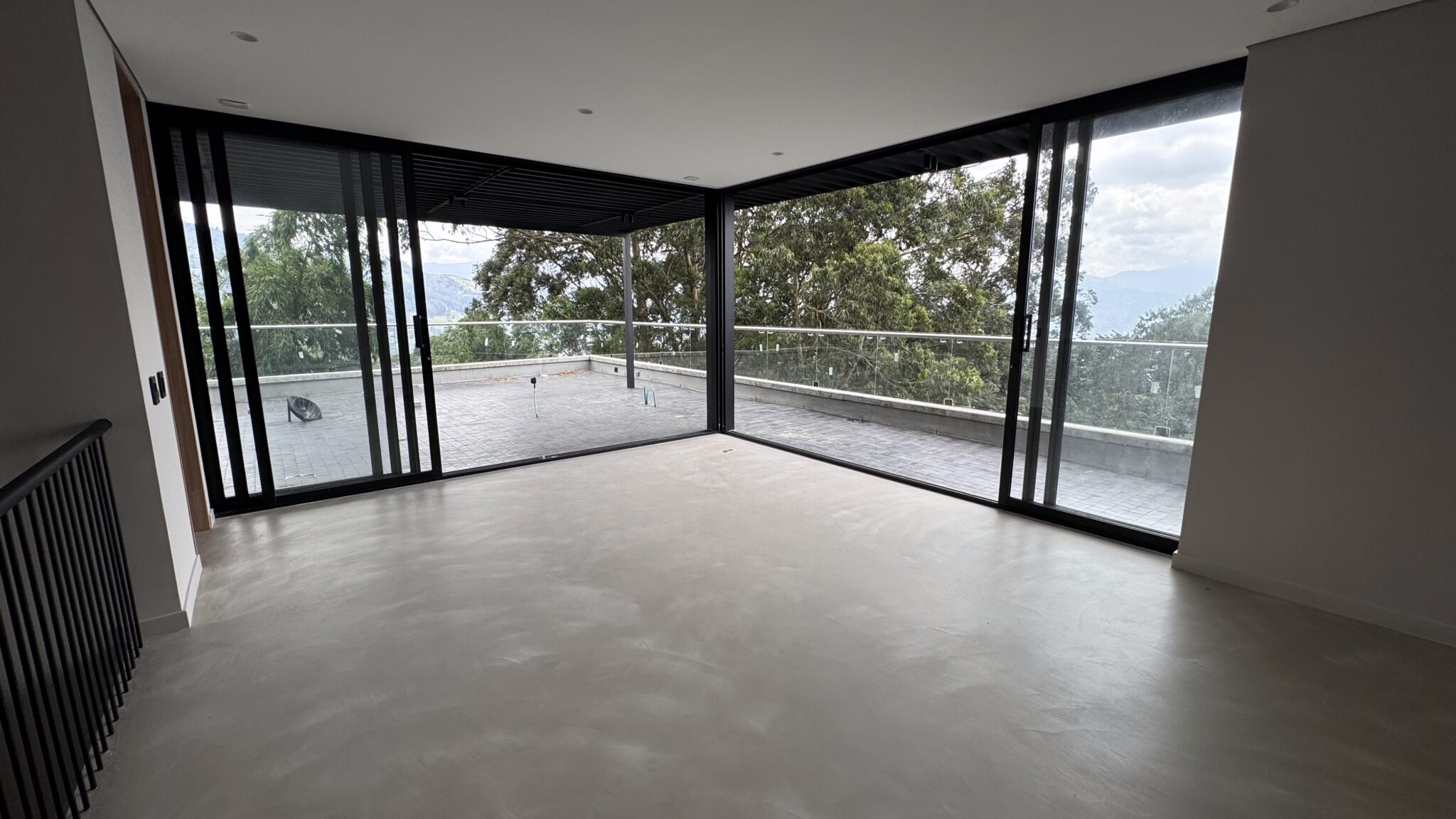 New Construction 4BR, Two-Level Envigado Penthouse – Stunning Views With Terrace and Balcony Space New Construction 4BR, Two-Level Envigado Penthouse – Stunning Views With Terrace and Balcony Space
