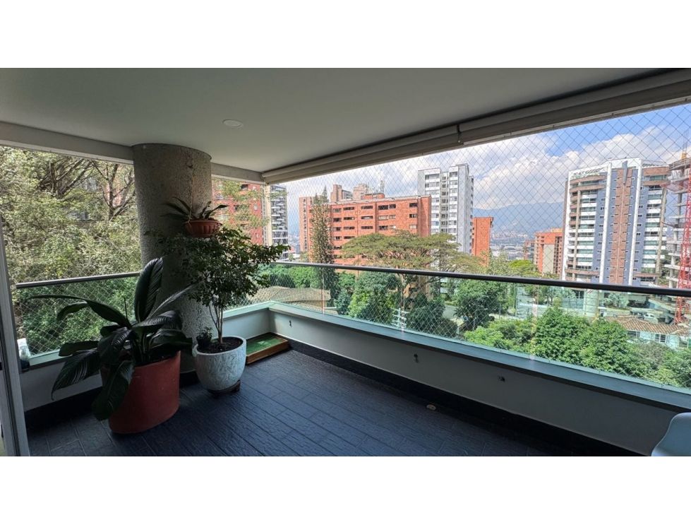 3BR El Poblado Apartment With Large Balcony Space and Island Kitchen – Close To Entertainment