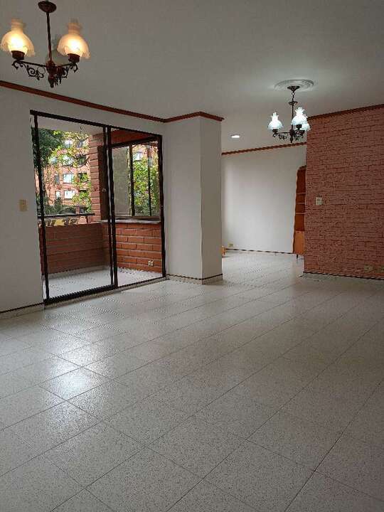 Apartment for Sale in Envigado | 3BR Near VIVA | Remodel Ready