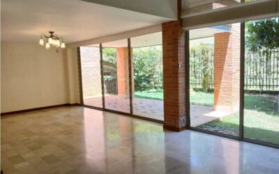 title Two-Level El Poblado Townhome With Terrace Space, Master Bedroom Balcony, and El Tesoro Location