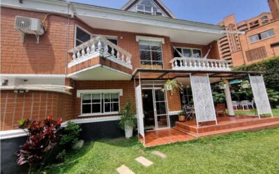 title Three Level, Corner Unit Gated Community Home In El Poblado With High Ceilings and Hardwood Flooring