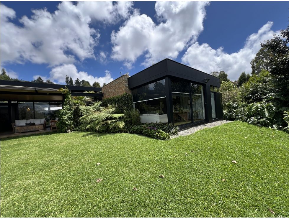 Modern Luxury; 4BR Alto de Las Palmas (Envigado) Home With Backyard, Patio, and Jacuzzi