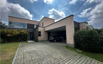 title Modern Design, Two-Level Gated Community Home 20 Minutes From El Poblado In Alto de Las Palmas