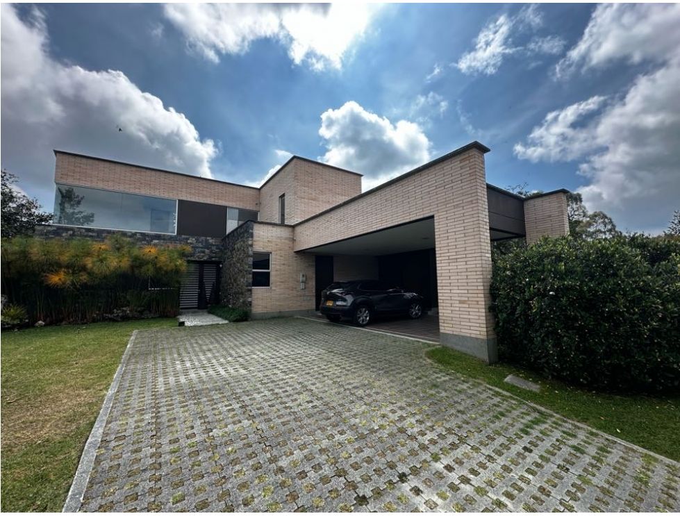 Modern Design, Two-Level Gated Community Home 20 Minutes From El Poblado In Alto de Las Palmas