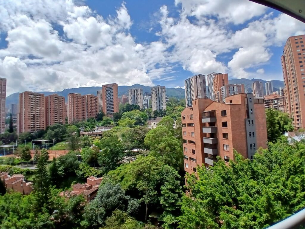 3BR El Poblado Apartment – Central Location With Full-Size Swimming Pool