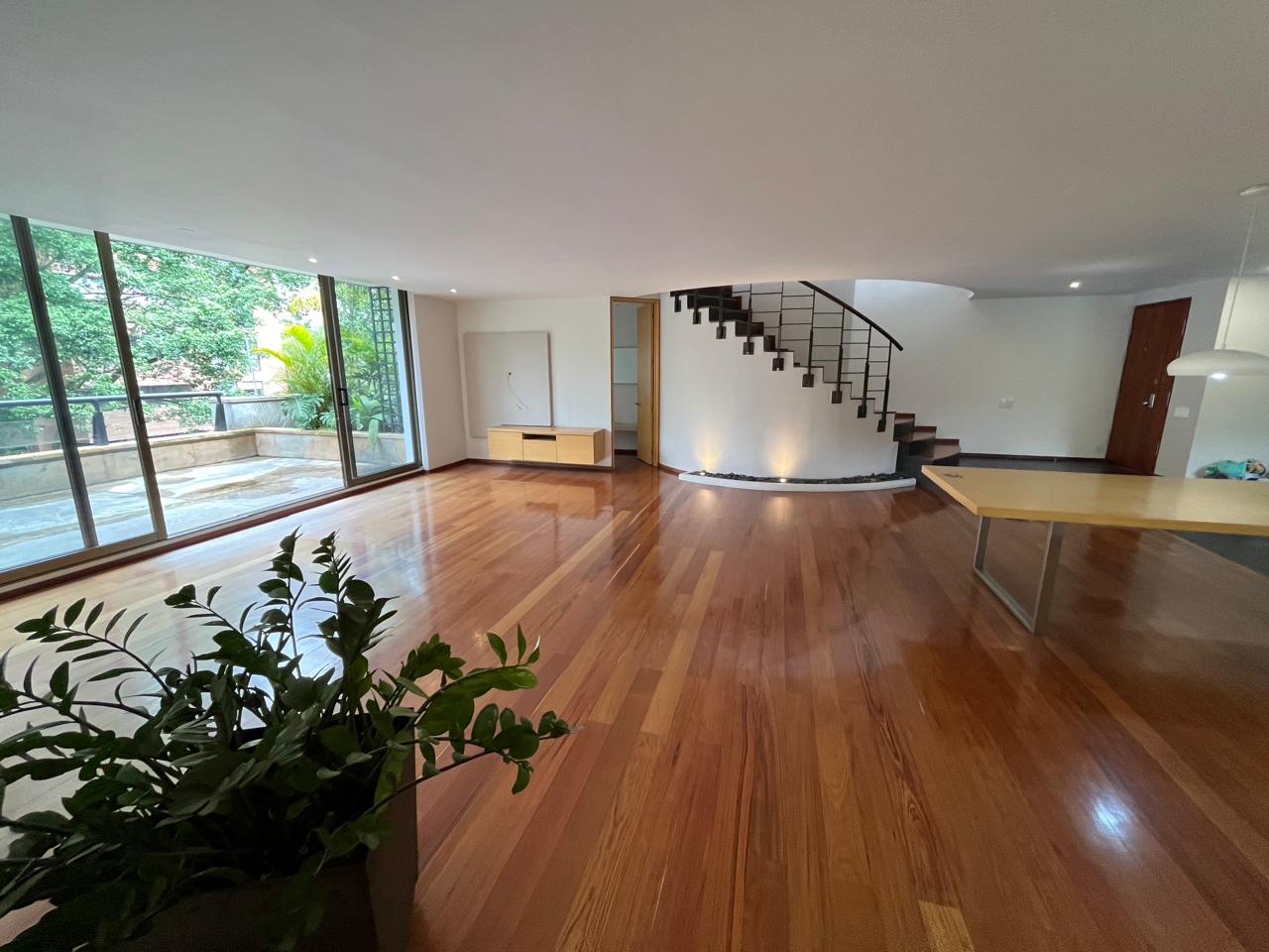 Two-Level El Poblado Penthouse With Massive Second Floor Private Terrace -Nearby Popular Entertainment Two-Level El Poblado Penthouse With Massive Second Floor Private Terrace -Nearby Popular Entertainment