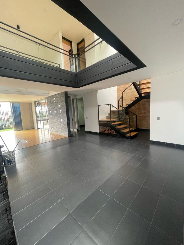 Two-Level 4BR Envigado Gated Community Home – Desirable San Lucas Area With BBQ Space