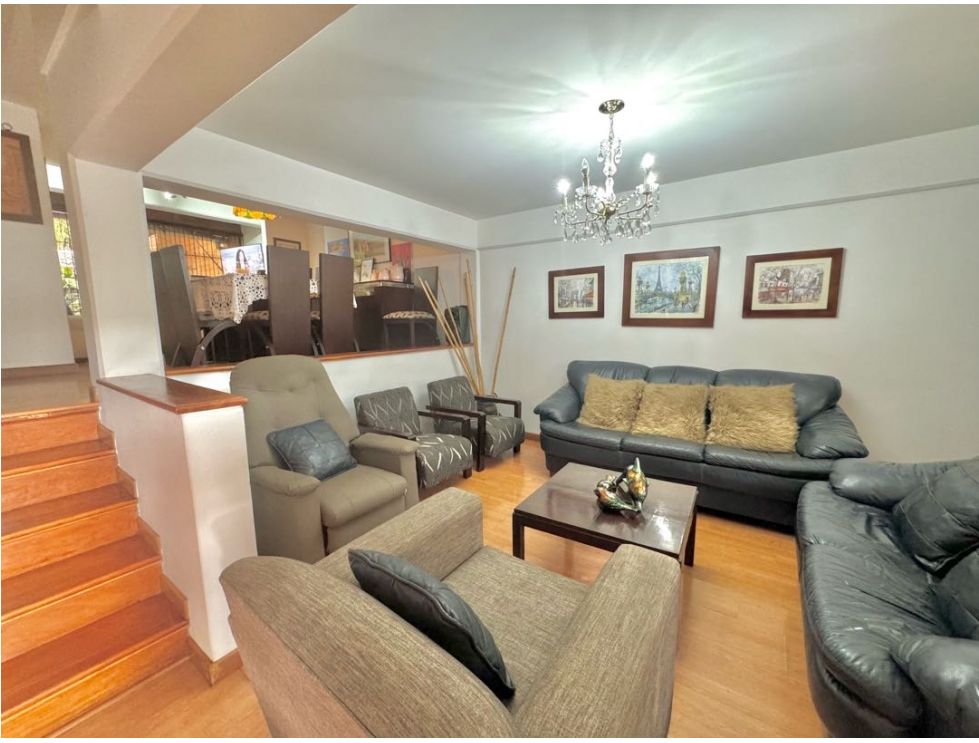 Low Cost Per M2 Envigado Three-Level Town Home Ripe For A Remodel