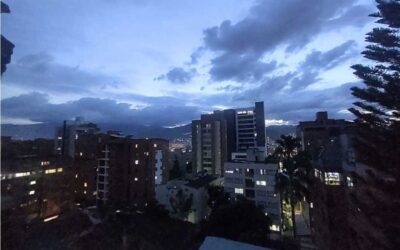 title Two-Level, 3BR Penthouse in Envigado’s Zuñiga Neighborhood – Low Cost/M2, Perfect To Update With Low HOA