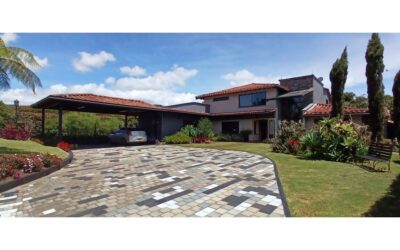 title Exclusive Country Home in El Escobero (Envigado) with Low Cost Per M2 On .78 Acres