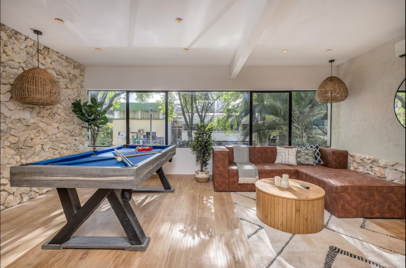 Short Term Rental, 4BR Remodeled Apartment in the Heart of El Poblado Entertainment Short Term Rental, 4BR Remodeled Apartment in the Heart of El Poblado Entertainment
