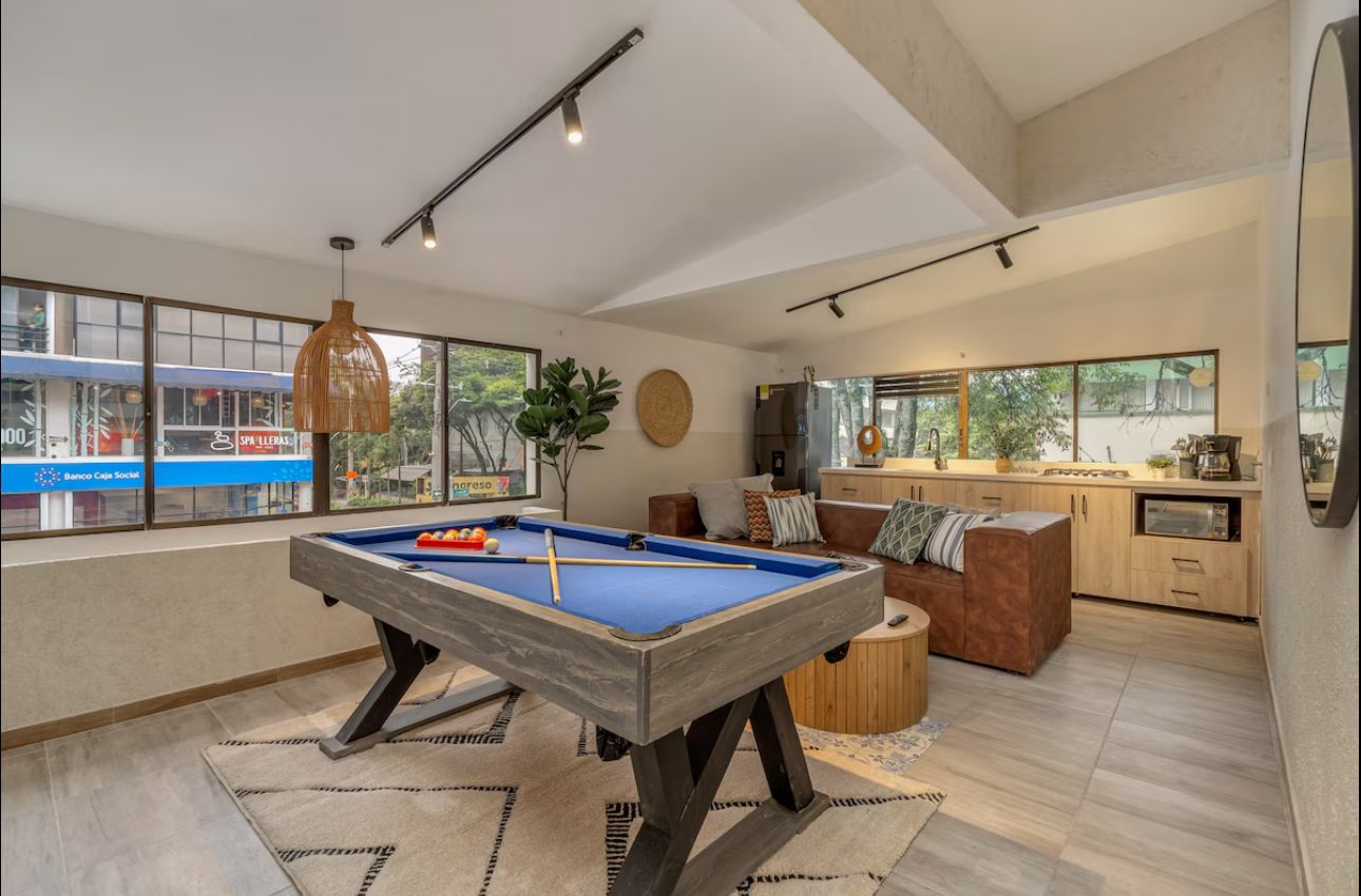 Price Drop! Cash-Flow Positive 4BR Remodeled Investment Apartment with Short-Term Rental License in El Poblado Price Drop! Cash-Flow Positive 4BR Remodeled Investment Apartment with Short-Term Rental License in El Poblado