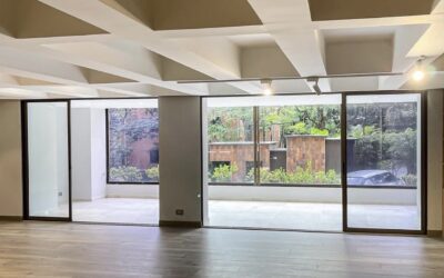 Low Cost Per M2, Completely Remodeled El Poblado First Floor Apartment With Private Terrace