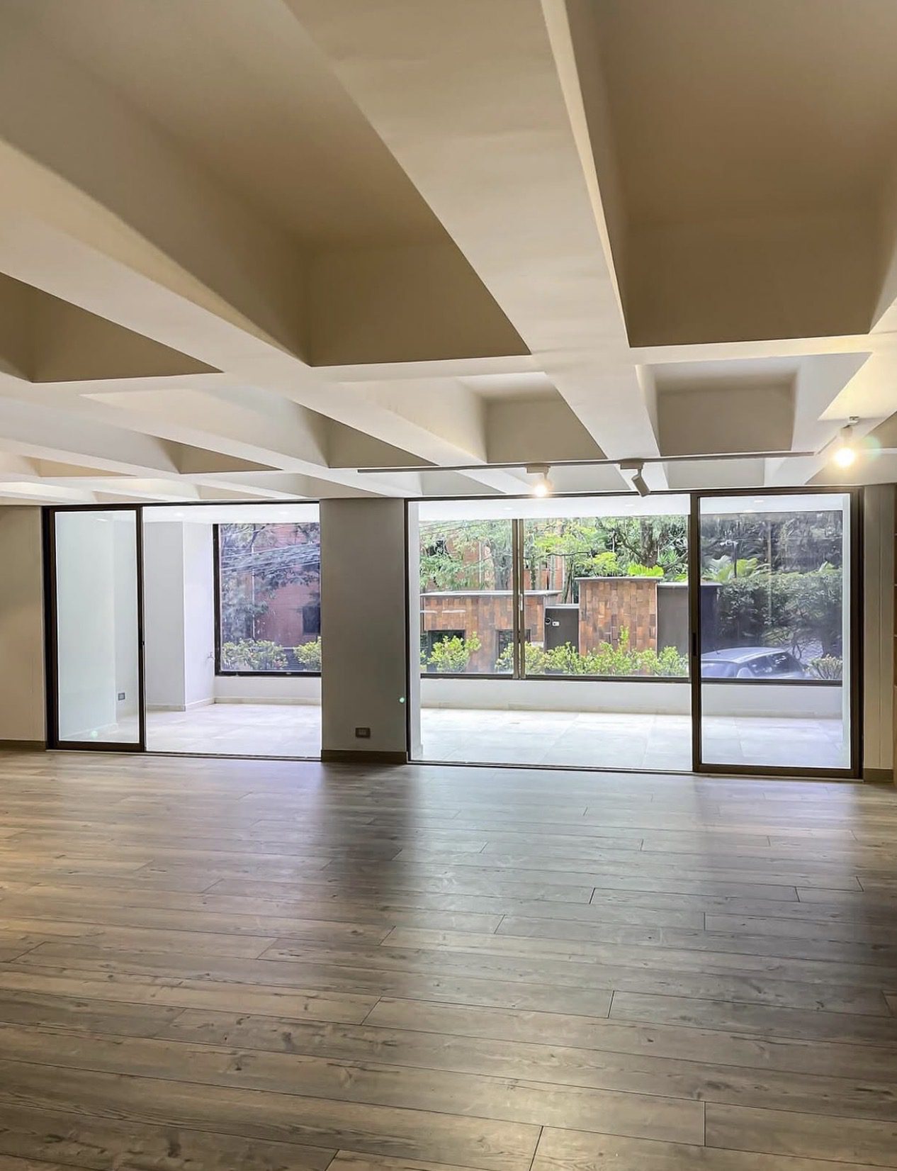 Low Cost Per M2, Completely Remodeled El Poblado First Floor Apartment With Private Terrace Low Cost Per M2, Completely Remodeled El Poblado First Floor Apartment With Private Terrace