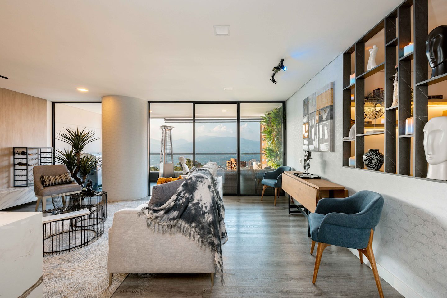 Stunning, Turnkey 3BR El Poblado Apartment With High Quality Finishings and Breathtaking Mountain Views Stunning, Turnkey 3BR El Poblado Apartment With High Quality Finishings and Breathtaking Mountain Views