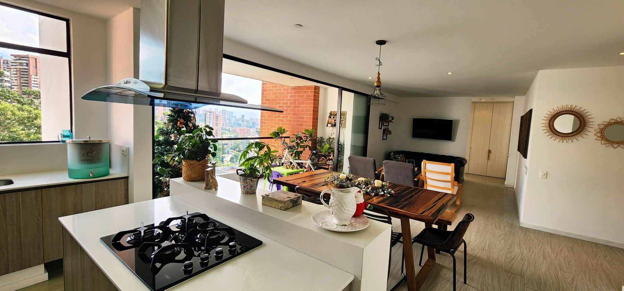 Fairly New 2BR El Poblado Apartment With Mountain Views and Quick Access To Provenza Entertainment Fairly New 2BR El Poblado Apartment With Mountain Views and Quick Access To Provenza Entertainment