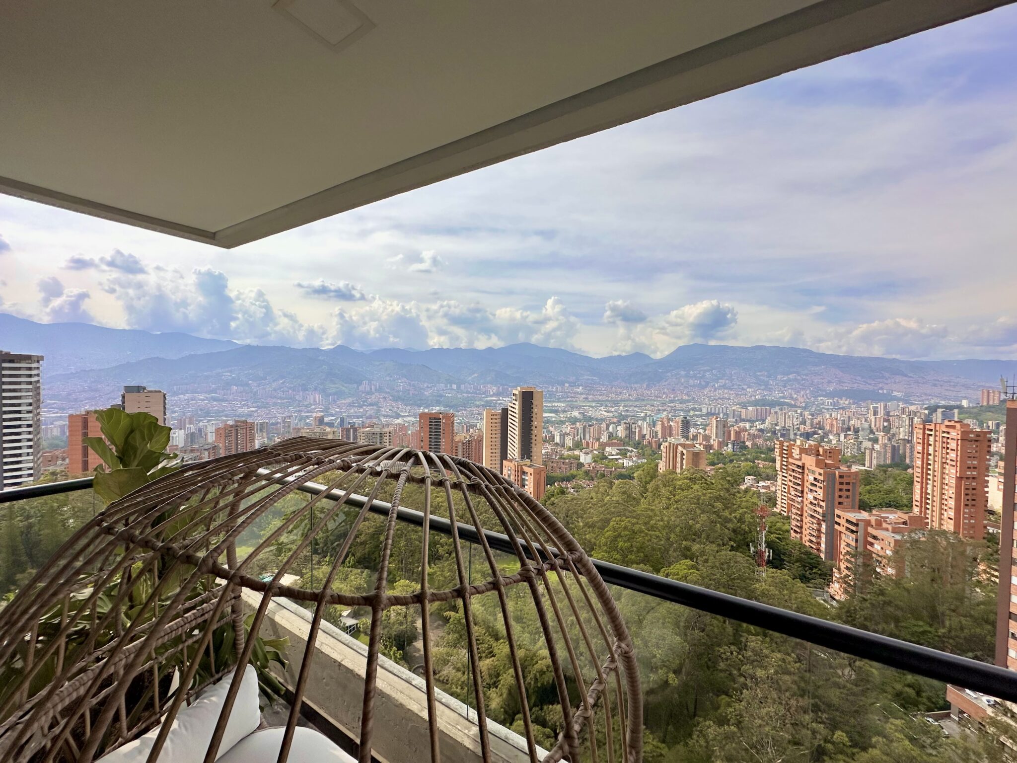 High-Floor, Turnkey 3BR El Poblado Apartment With Multiple Balconies – Just Steps To El Tesoro High-Floor, Turnkey 3BR El Poblado Apartment With Multiple Balconies – Just Steps To El Tesoro