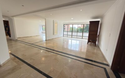 Spacious 3BR Luxury Apartment with Private Elevator Access Near The Golden Mile