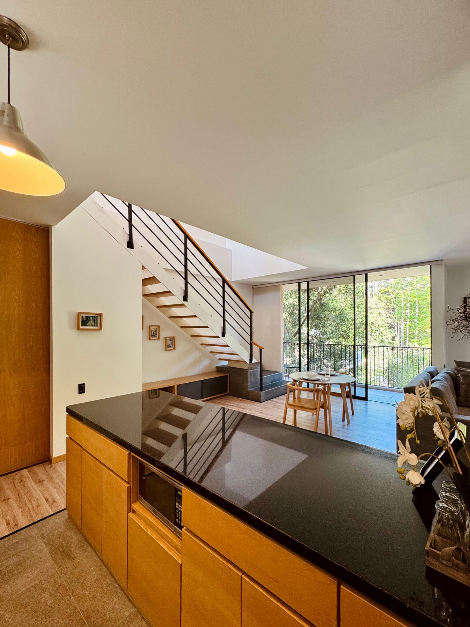 Top-Floor, Short-Term Rental Apartment With Private Terrace and Jacuzzi Top-Floor, Short-Term Rental Apartment With Private Terrace and Jacuzzi
