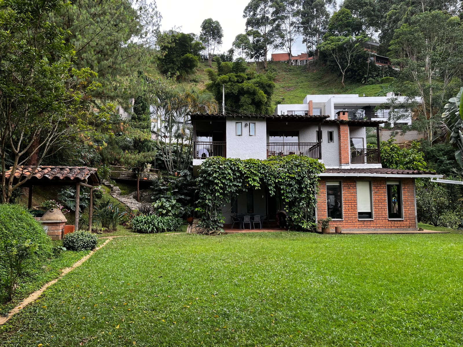 Finca Life In The City! Six Bedroom Sabaneta Country Home