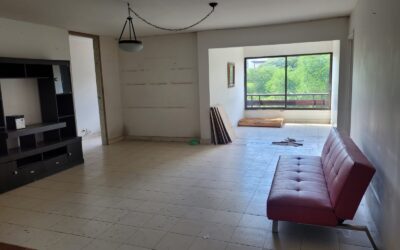 Investment Renovation Opportunity Three Bedroom Apartment in Provenza