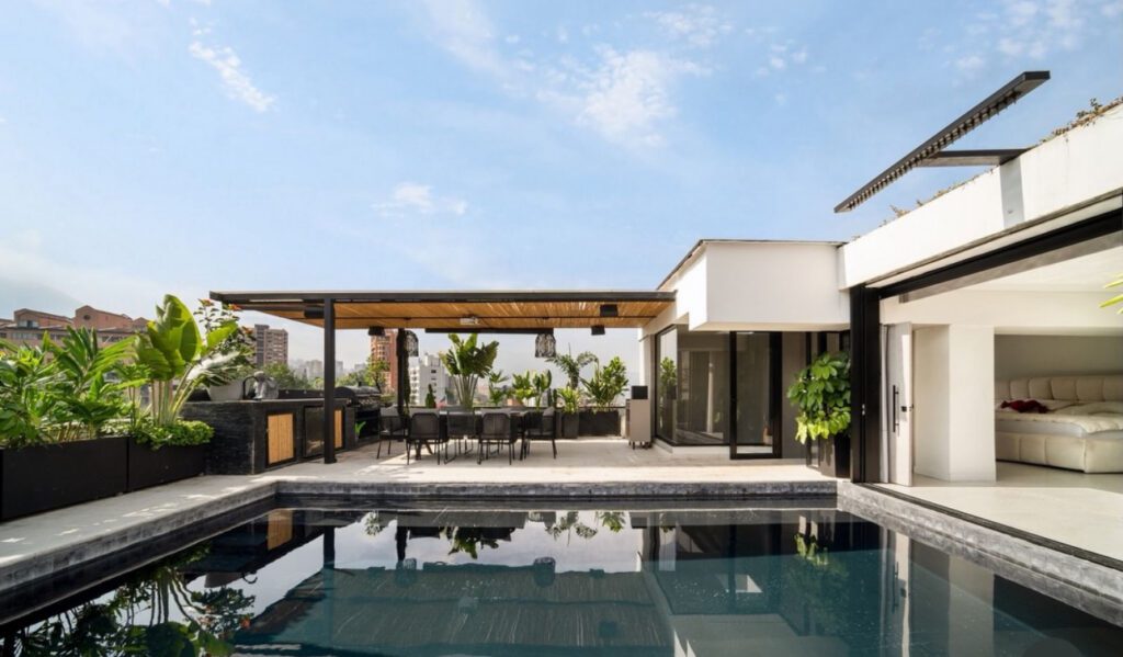 Price Reduced! Luxury Remodeled Penthouse with Private Pool in San Lucas, El Poblado