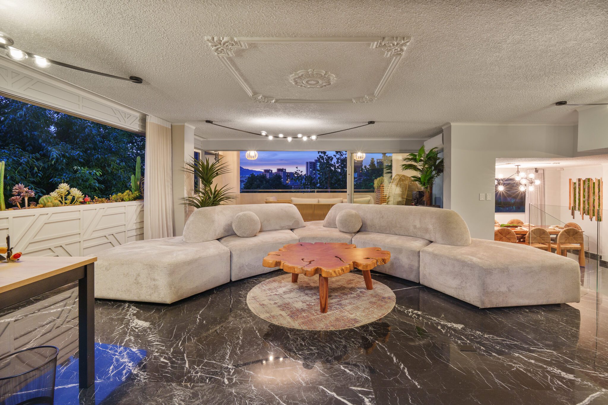 Price Reduced! Turnkey, Elegantly Renovated Multi-Level Residence in the El Tesoro Sector of El Poblado Price Reduced! Turnkey, Elegantly Renovated Multi-Level Residence in the El Tesoro Sector of El Poblado