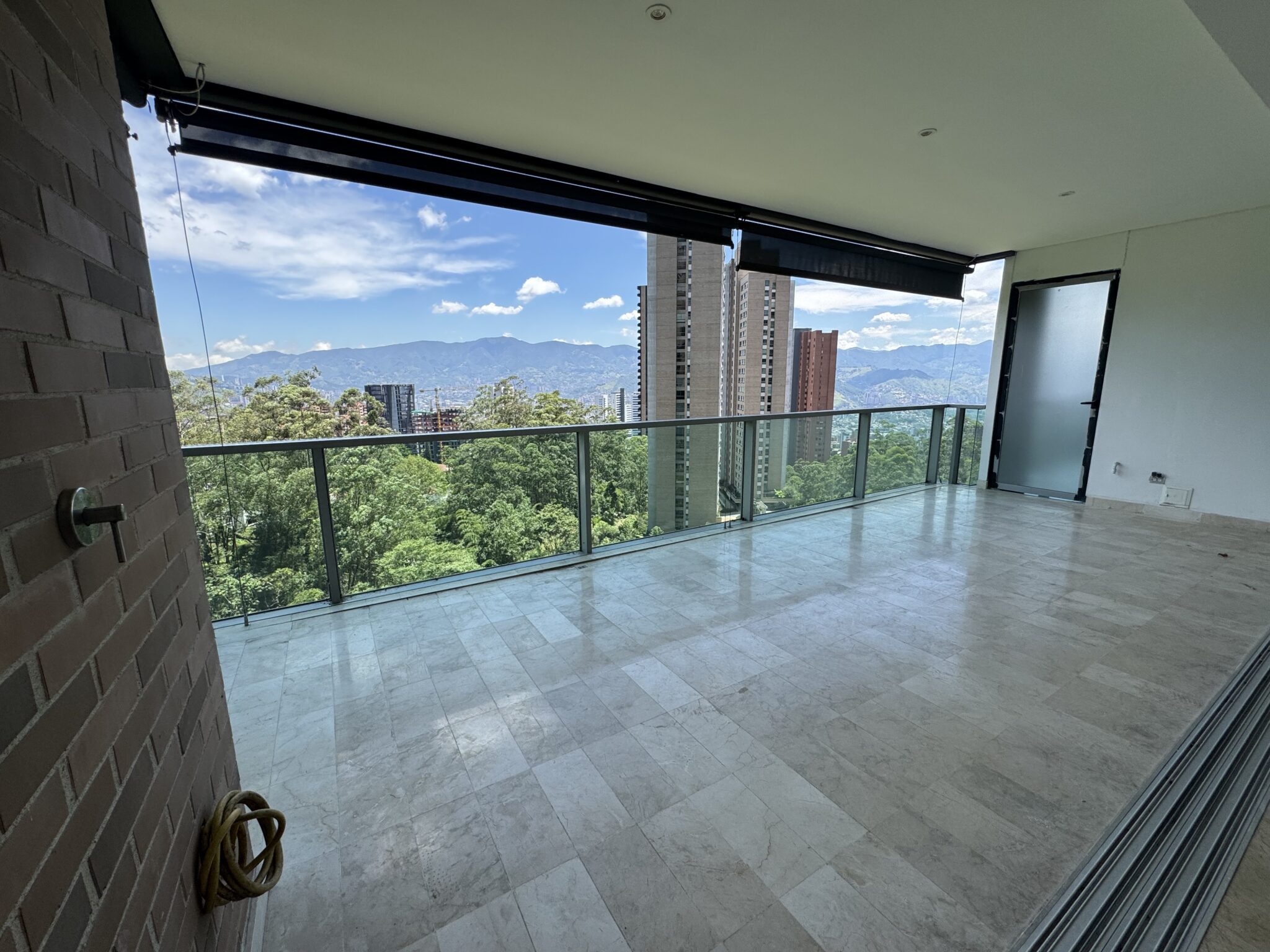 Spacious, High-Floor Apartment in Los Balsos, El Poblado