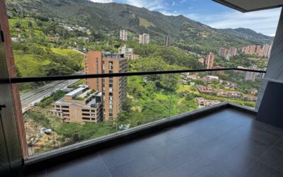 Modern, Fairly New Penthouse with Views in El Poblado