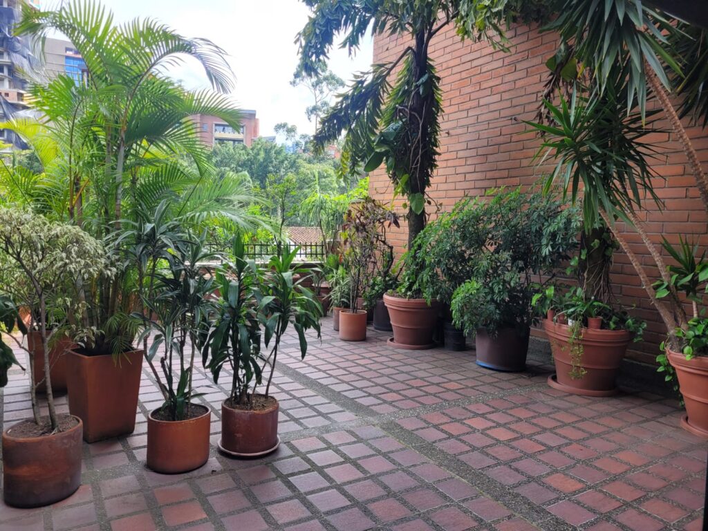 3BR Ground-Floor Unit with Private Terrace | El Poblado