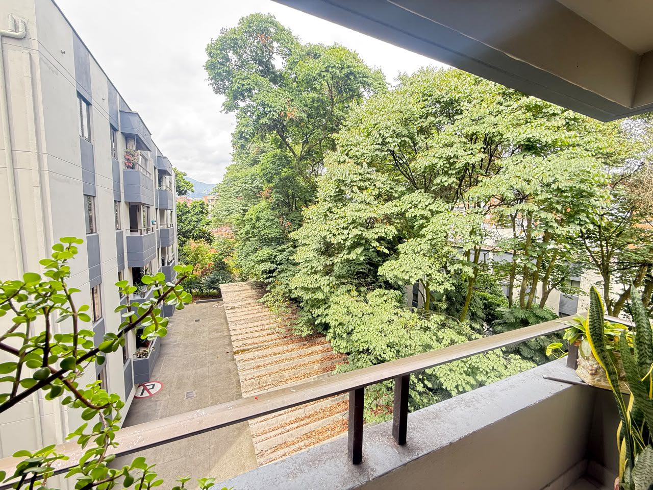 Spacious 3BR Unit Apt To Remodel | Envigado Spacious 3BR Unit Apt To Remodel | Envigado