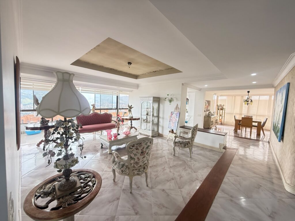 Expansive 4BR Penthouse With One Unit Per Floor | El Poblado