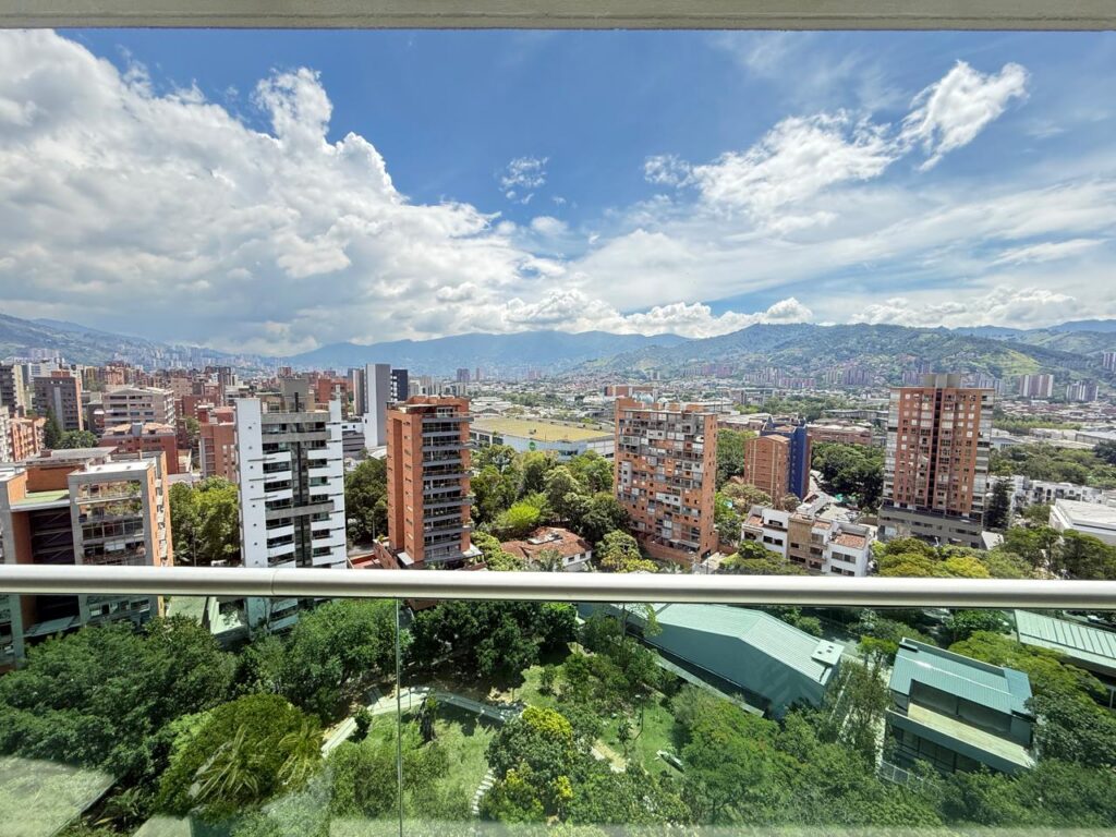 Luxury High-Floor Penthouse with Panoramic Views | El Poblado