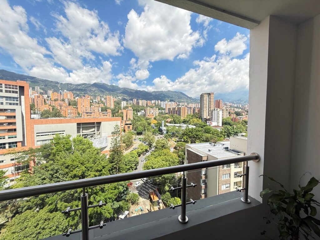 High-Floor 3BR Unit In Zúñiga with City Views | Envigado