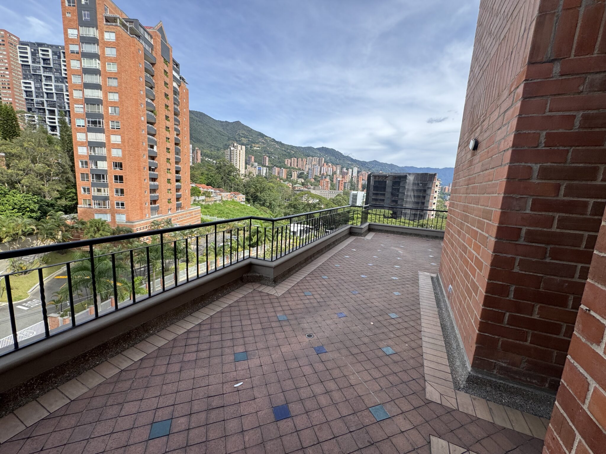 Spacious 3BR Unit With Private Terrace | El Poblado