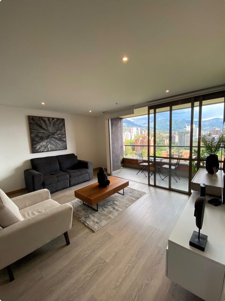 Fairly New, High Floor 1BR Unit Near El Tesoro | El Poblado