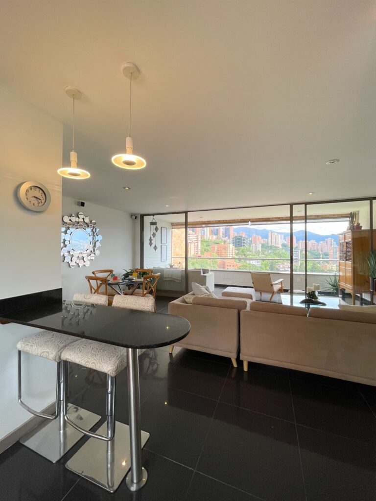 2BR High Floor Turnkey Apartment | El Poblado