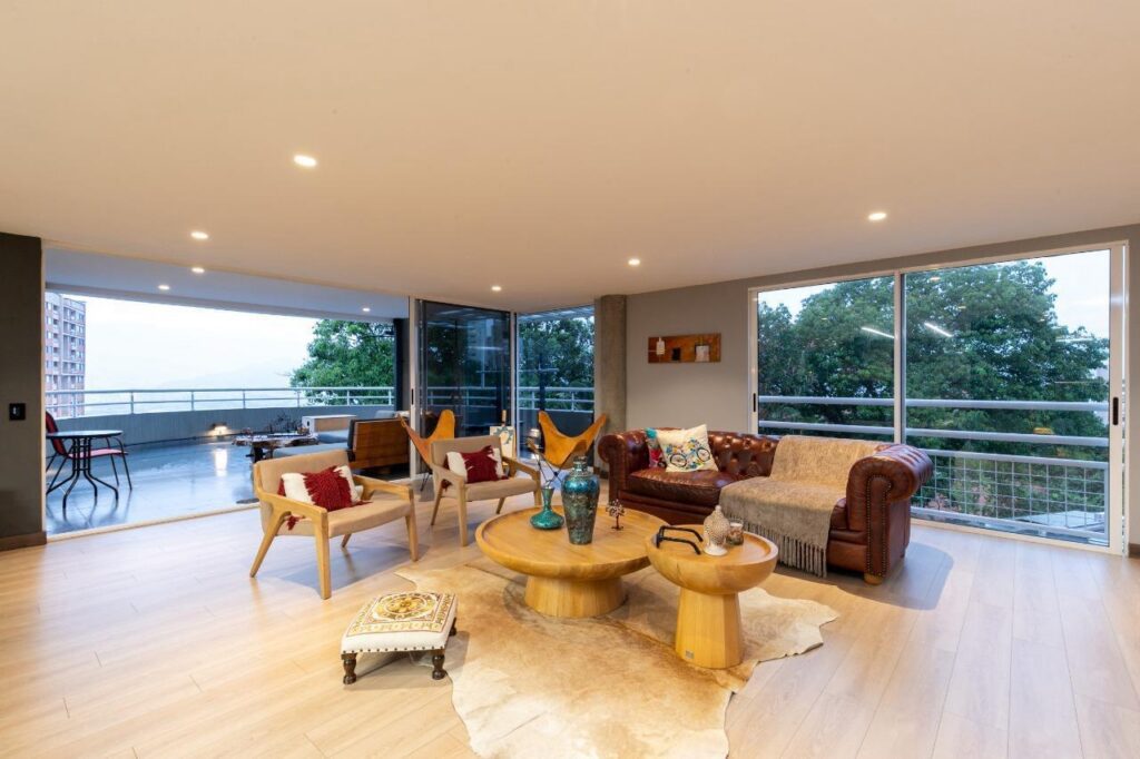Remodeled 3BR Duplex with Private Floor Access | El Poblado