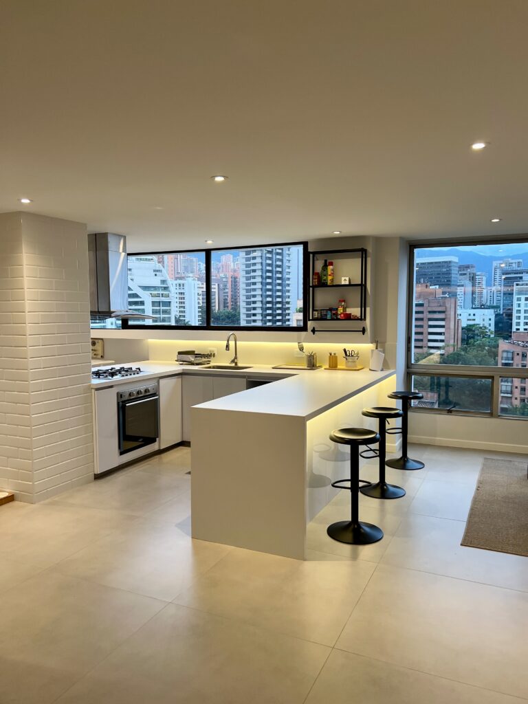 Remodeled High-Floor 3BR Unit in Patio Bonito | El Poblado